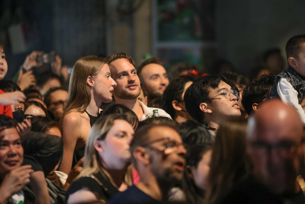 Người nước ngoài hào hứng đón năm mới 2026 tại Thủ đô Hà Nội - Ảnh 3. Người nước ngoài hào hứng đón năm mới 2026 tại Thủ đô Hà Nội - Ảnh 3.