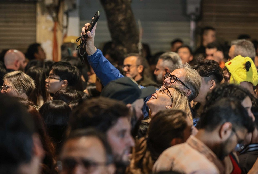 Người nước ngoài hào hứng đón năm mới 2026 tại Thủ đô Hà Nội - Ảnh 4. Người nước ngoài hào hứng đón năm mới 2026 tại Thủ đô Hà Nội - Ảnh 4.