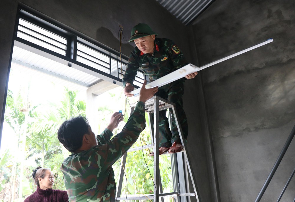 Huế: Niềm vui ngày giáp Tết trong những ngôi nhà mới dựng thần tốc - Ảnh 6.