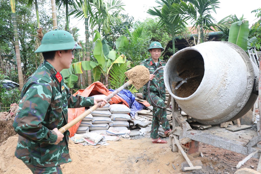 Huế: Niềm vui ngày giáp Tết trong những ngôi nhà mới dựng thần tốc - Ảnh 4.