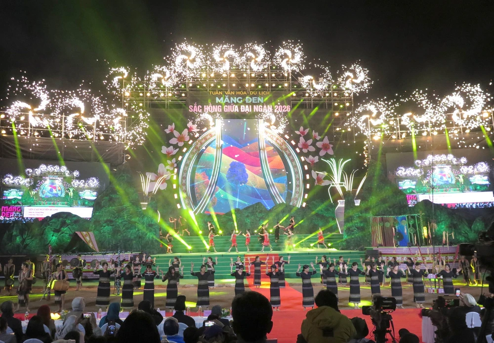 Khai mạc Tuần văn hóa du lịch "Măng Đen – Sắc hồng giữa đại ngàn" - Ảnh 1. Khai mạc Tuần văn hóa du lịch "Măng Đen – Sắc hồng giữa đại ngàn" - Ảnh 1.