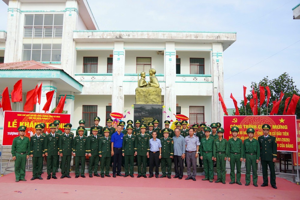 Khánh thành tượng đài “Bác Hồ với chiến sĩ Biên phòng” ở Cà Mau - Ảnh 2.