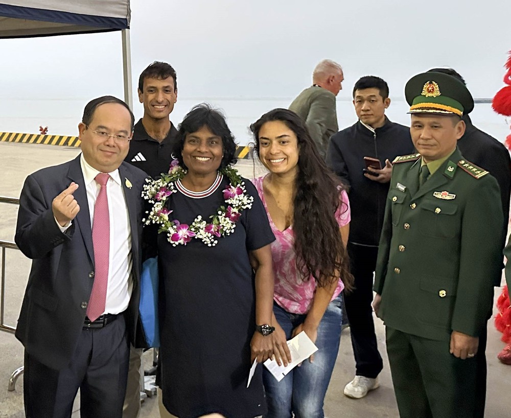 Quảng Ninh đón chuyến tàu du lịch biển ngay đầu năm mới - Ảnh 4. Quảng Ninh đón chuyến tàu du lịch biển ngay đầu năm mới - Ảnh 4.