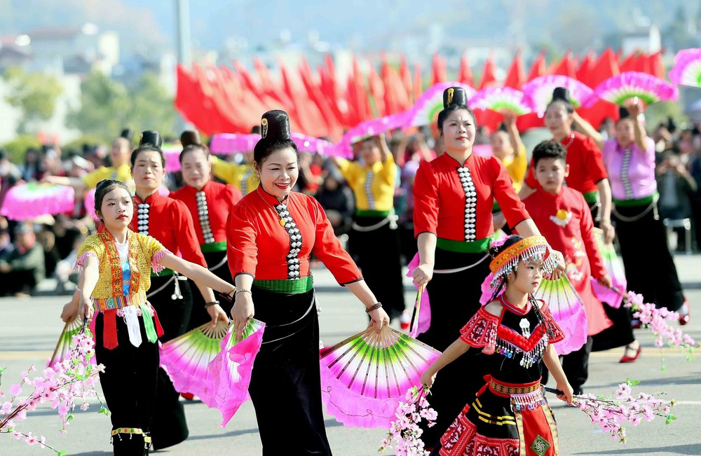 Thủ tướng chỉ đạo tổ chức Tết vui tươi, lành mạnh, an toàn, tiết kiệm - Ảnh 8.