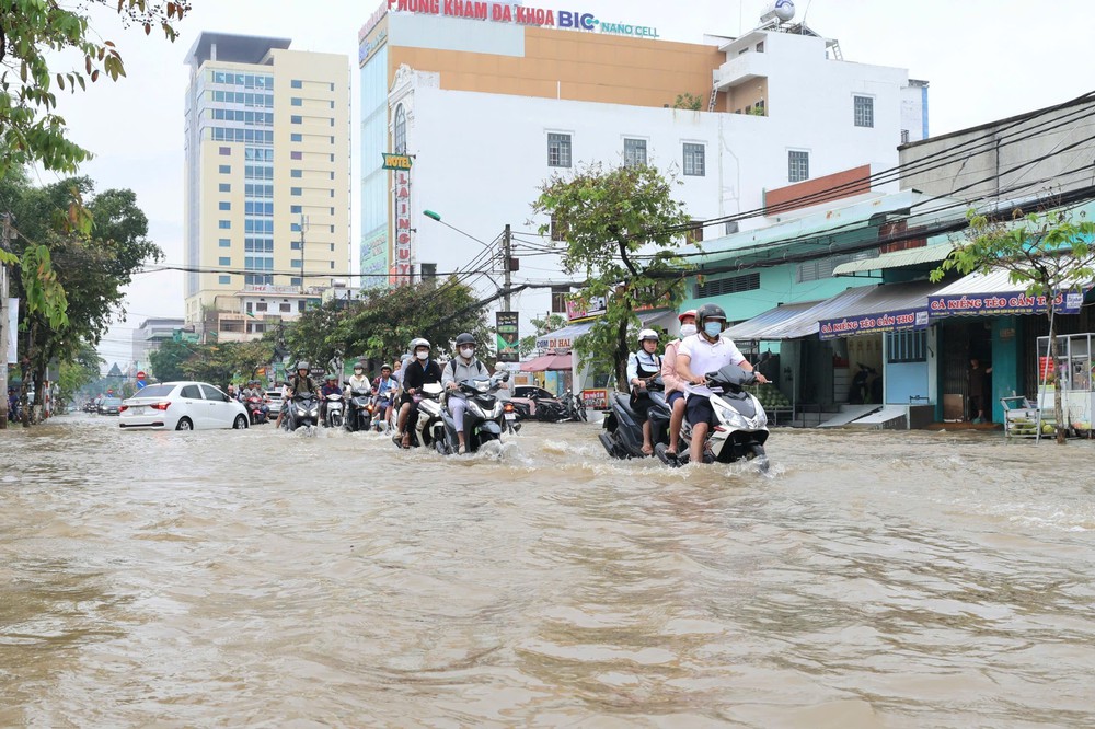 Xuất hiện đợt triều cường mới ở ven biển Đông Nam Bộ - Ảnh 1.