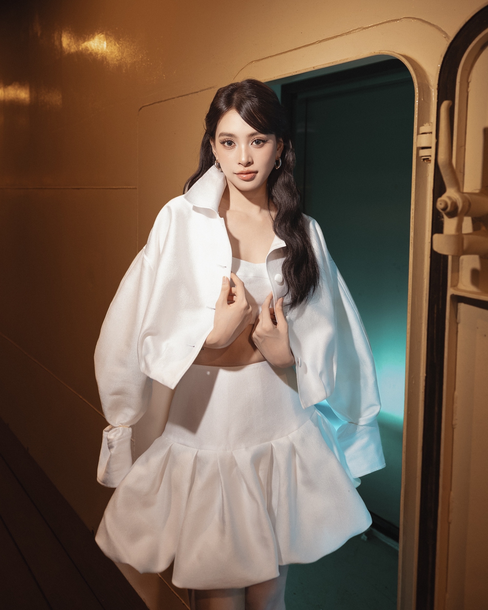 Dàn Hoa hậu, Á hậu đọ sắc thảm đỏ show VUNGOC&SON - Ảnh 3. Dàn Hoa hậu, Á hậu đọ sắc thảm đỏ show VUNGOC&SON - Ảnh 3.