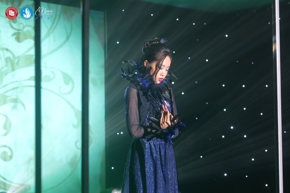 Nữ sinh ngoại thương thể hiện tài sắc qua vòng thi tài năng duyên dáng ngoại thương 2025 - Ảnh 5.