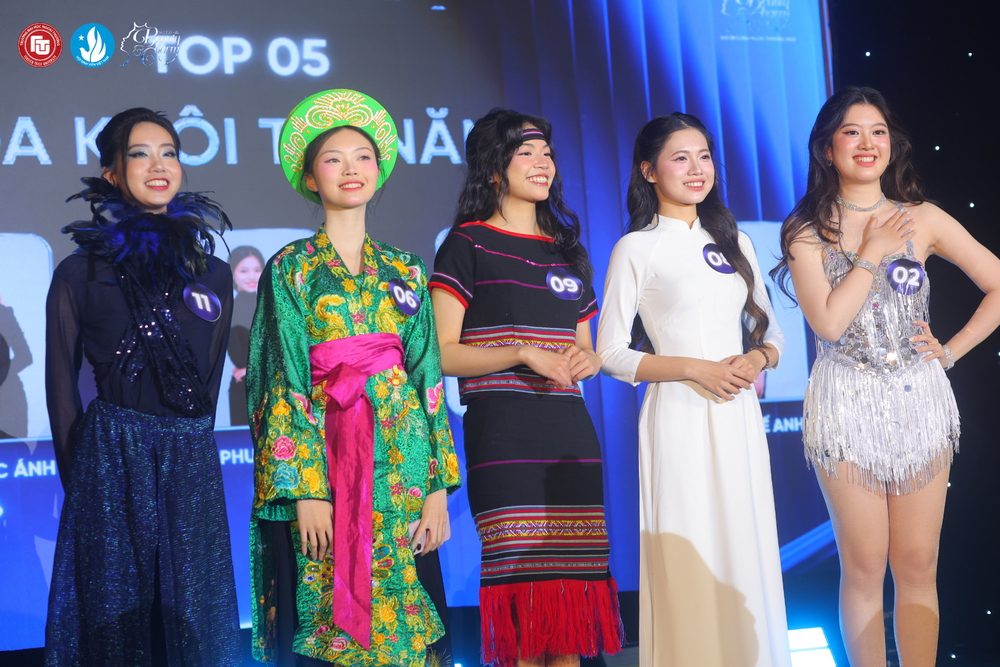 Nữ sinh ngoại thương thể hiện tài sắc qua vòng thi tài năng duyên dáng ngoại thương 2025 - Ảnh 6.