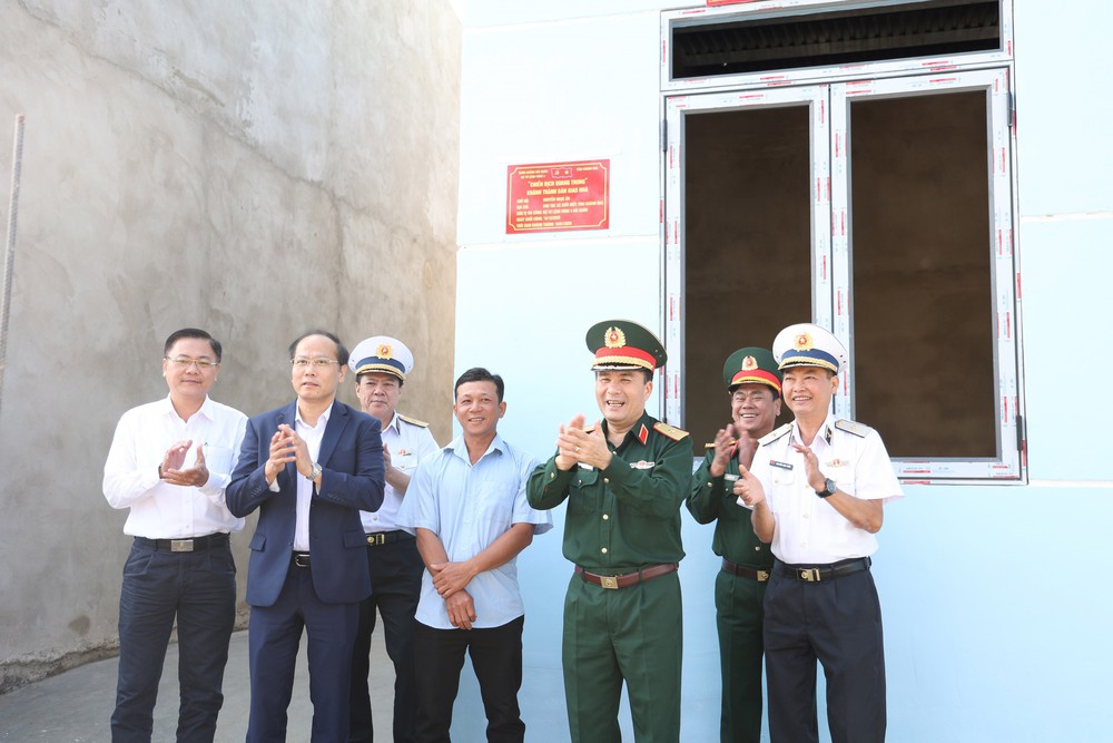 "Chiến dịch Quang Trung": Ấm áp những mái nhà tình thương sau cơn lũ lịch sử - Ảnh 5.