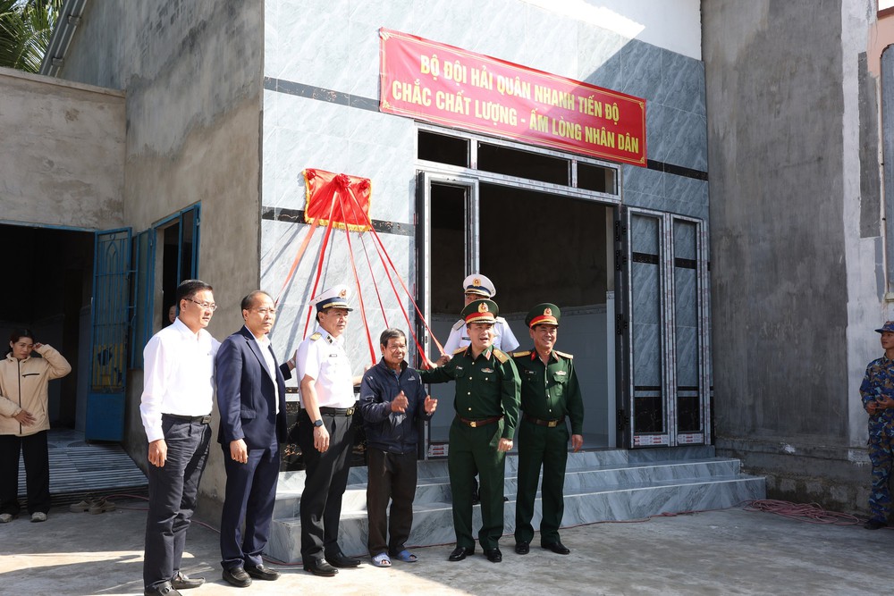 "Chiến dịch Quang Trung": Ấm áp những mái nhà tình thương sau cơn lũ lịch sử - Ảnh 4.