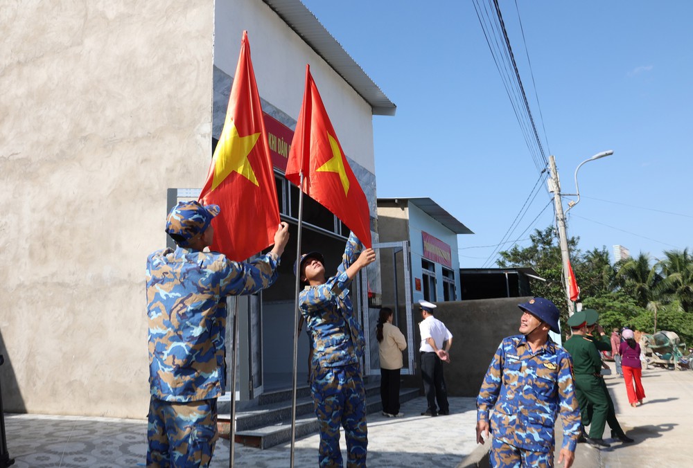 "Chiến dịch Quang Trung": Ấm áp những mái nhà tình thương sau cơn lũ lịch sử - Ảnh 10.
