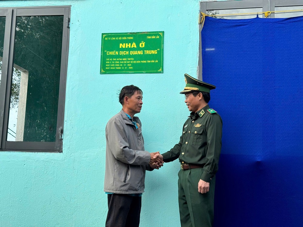 Đắk Lắk: Bàn giao hàng trăm nhà trong “Chiến dịch Quang Trung” - Ảnh 3.