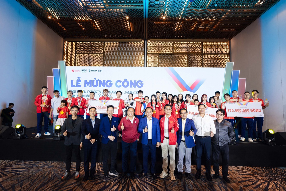 Garena Việt Nam trao hơn 1 tỷ đồng mừng công các đội tuyển Esports Việt Nam tại SEA Games 33 - Ảnh 1.
