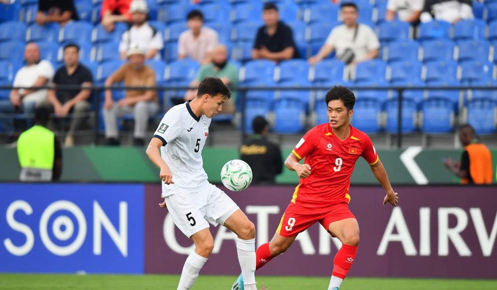 Tin nóng bóng đá Việt hôm nay 12/1: U23 Việt Nam “bắt bài” U23 Saudi Arabia; HLV Kim Sang Sik đổi kế hoạch - Ảnh 3.