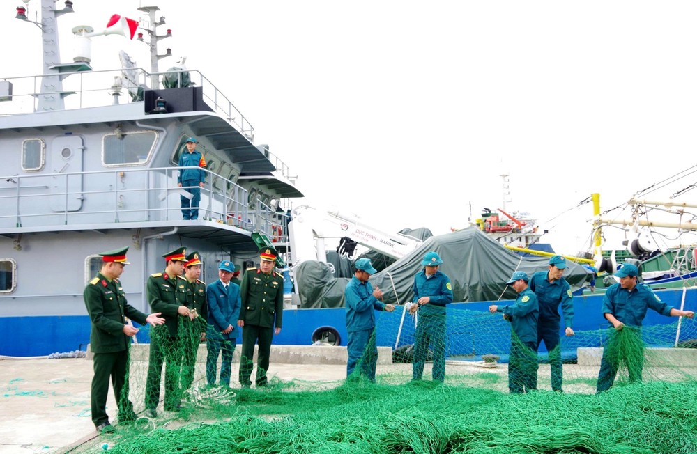 Động viên cán bộ, chiến sĩ làm nhiệm vụ trên biển dịp Tết Nguyên đán Bính Ngọ - Ảnh 3.