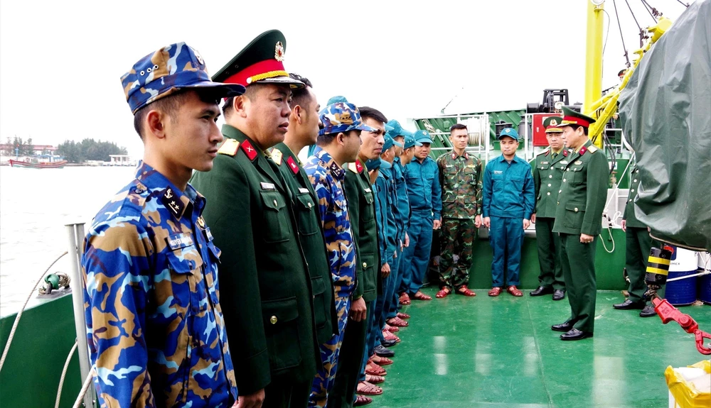 Động viên cán bộ, chiến sĩ làm nhiệm vụ trên biển dịp Tết Nguyên đán Bính Ngọ - Ảnh 2.