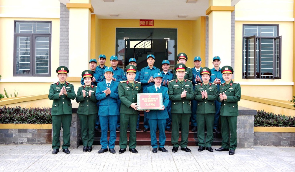 Động viên cán bộ, chiến sĩ làm nhiệm vụ trên biển dịp Tết Nguyên đán Bính Ngọ - Ảnh 4.