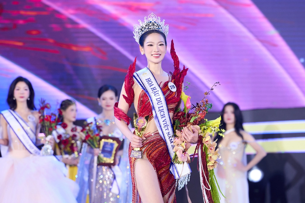 Nguyễn Phương Linh đăng quang Hoa hậu Du lịch Việt Nam 2026 - Ảnh 13. Nguyễn Phương Linh đăng quang Hoa hậu Du lịch Việt Nam 2026 - Ảnh 13.