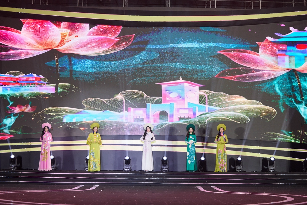 Nguyễn Phương Linh đăng quang Hoa hậu Du lịch Việt Nam 2026 - Ảnh 4. Nguyễn Phương Linh đăng quang Hoa hậu Du lịch Việt Nam 2026 - Ảnh 4.