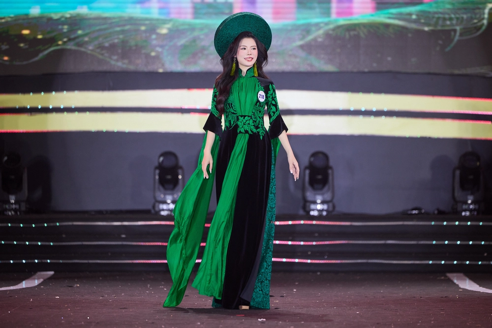 Nguyễn Phương Linh đăng quang Hoa hậu Du lịch Việt Nam 2026 - Ảnh 7. Nguyễn Phương Linh đăng quang Hoa hậu Du lịch Việt Nam 2026 - Ảnh 7.