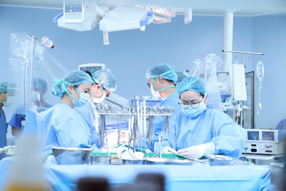 Người chiến sĩ áo trắng và hành trình "tái sinh" 5 cuộc đời - Ảnh 2.