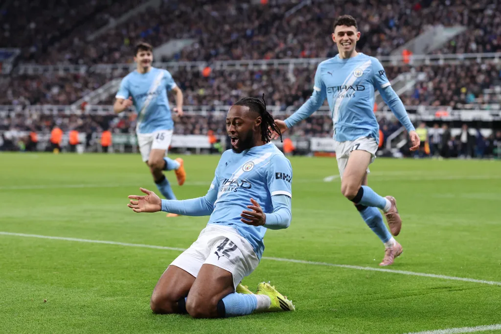 Kết quả bán kết Carabao Cup: Semenyo tỏa sáng giúp Man City đánh bại Newcastle - Ảnh 1.