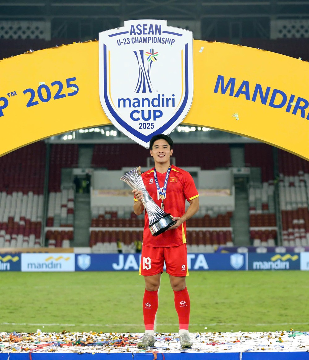 Ngọc Mỹ - tiền đạo tỏa sáng trong chiến thắng của U23 Việt Nam, gây sốt với diện mạo như nam thần - Ảnh 4.