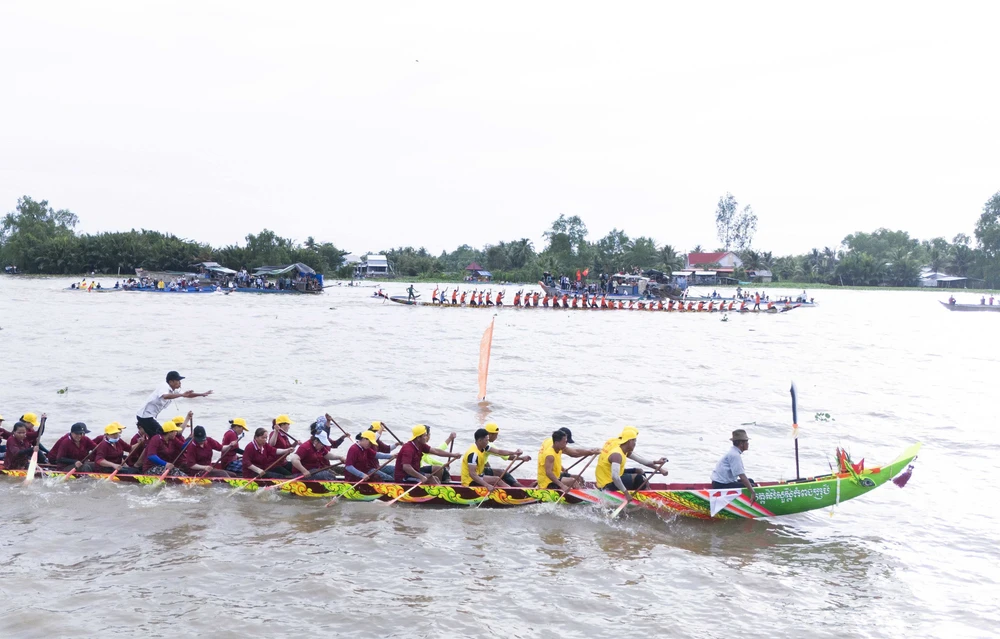 Nghị quyết của Bộ Chính trị về phát triển văn hoá Việt Nam - Ảnh 4.