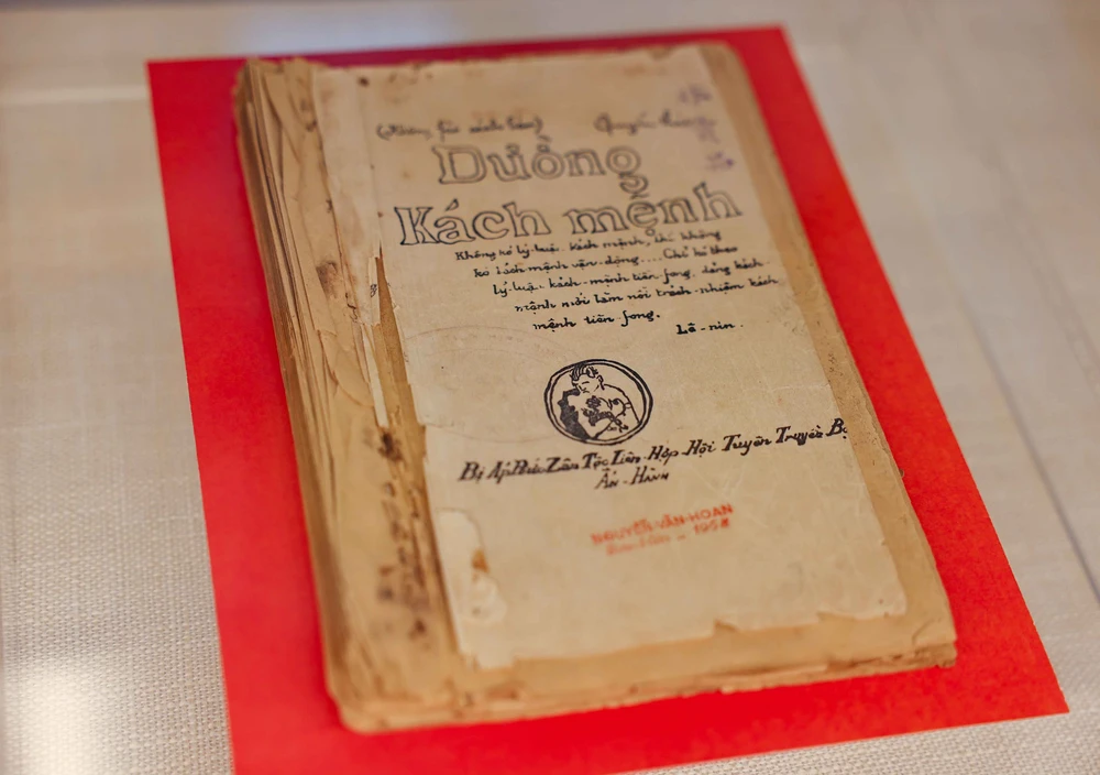 Tổ chức Triển lãm tư liệu chào mừng thành công Đại hội Đại biểu toàn quốc lần thứ XIV của Đảng Cộng sản Việt Nam - Ảnh 1. Tổ chức Triển lãm tư liệu chào mừng thành công Đại hội Đại biểu toàn quốc lần thứ XIV của Đảng Cộng sản Việt Nam - Ảnh 1.