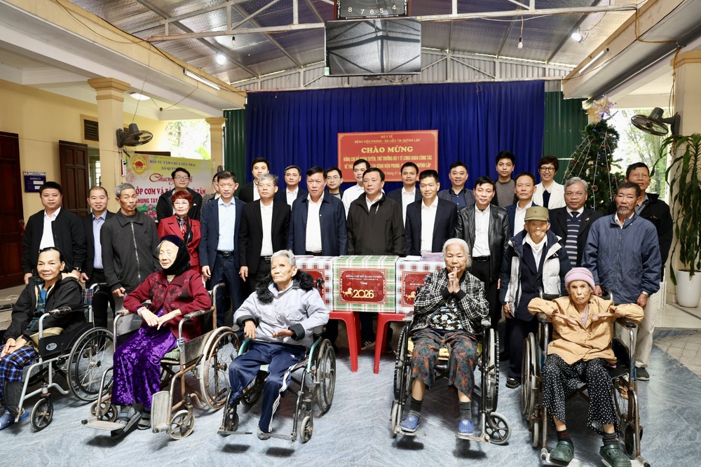 Tết sớm với người bệnh phong ở Quỳnh Lập - Ảnh 1.