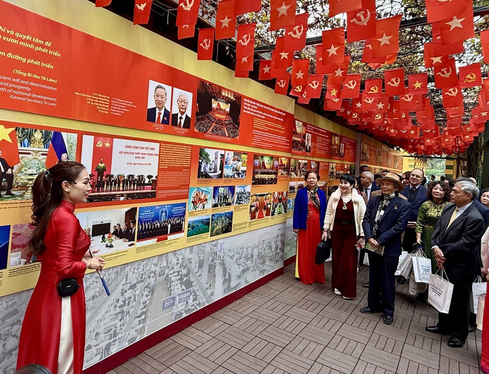 Tiến tới Đại hội XIV của Đảng: Khu Di tích Phủ Chủ tịch khai mạc chuỗi hoạt động chào mừng - Ảnh 2.