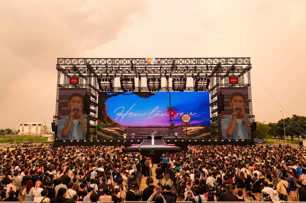 Quang Hùng MasterD, HURRYKNG mở màn năm mới trong "AirAsia The next live concert 2026" - Ảnh 2. Quang Hùng MasterD, HURRYKNG mở màn năm mới trong "AirAsia The next live concert 2026" - Ảnh 2.