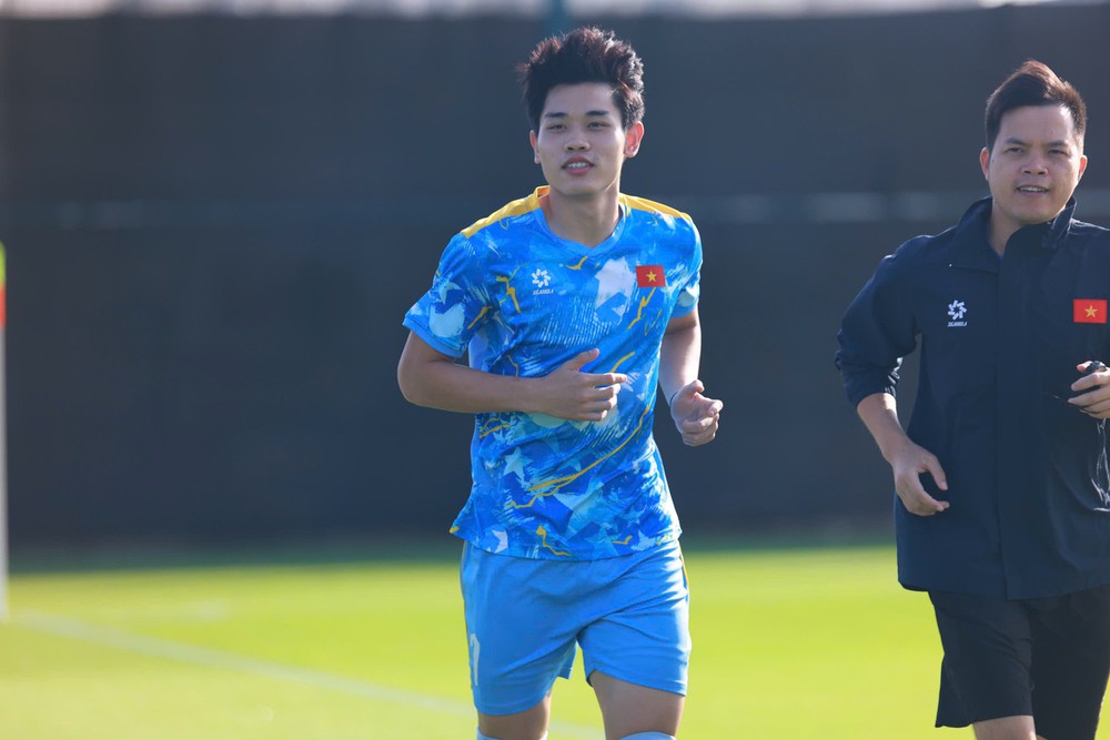 Đình Bắc: '3 trận gần nhất, tôi đều phải nén đau để chơi bóng' - Ảnh 2.