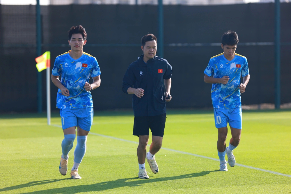 Tin nóng thể thao tối 15/1: Hai cầu thủ U23 Việt Nam tập riêng trước trận tứ kết gặp U23 UAE - Ảnh 1.