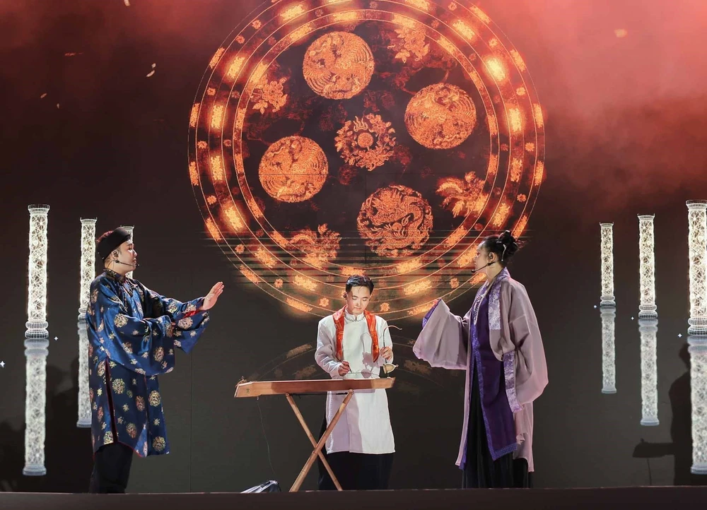 Nghị quyết 80 về phát triển văn hóa Việt Nam - PGS-TS Bùi Hoài Sơn: Khẳng định văn hóa là trung tâm của sự phát triển! - Ảnh 2.