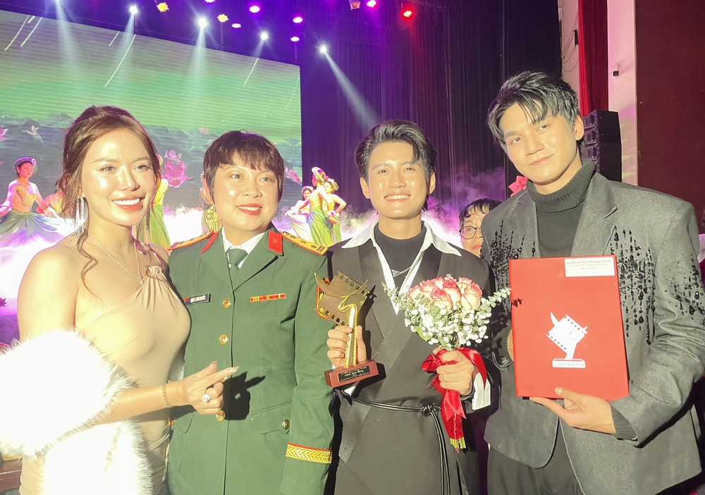 'Mưa đỏ' và 'Không thời gian' thắng lớn tại giải Cánh diều 2025 - Ảnh 3.