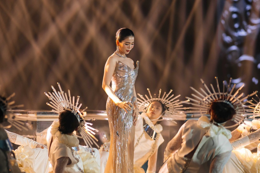 Ttừ vụ Lệ Quyên đến cách hành xử của nghệ sĩ với người hâm mộ trên MXH - Ảnh 3.