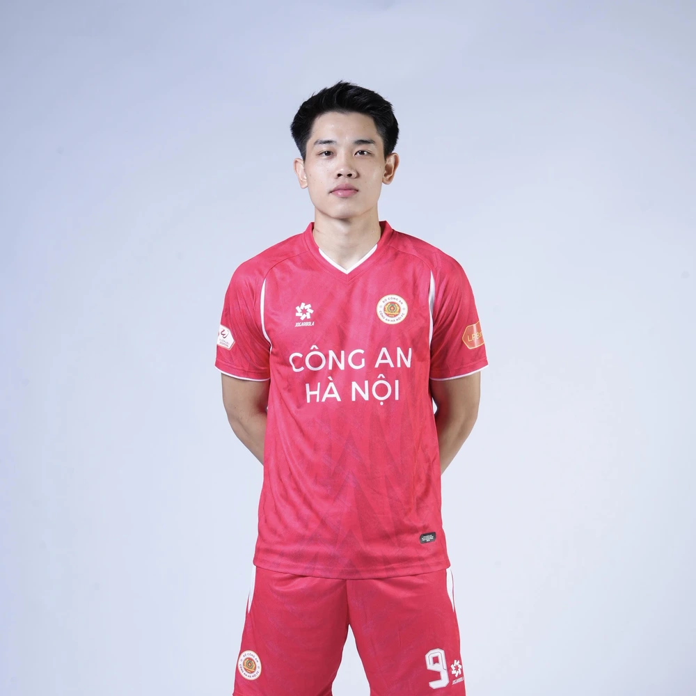 Phong cách thời trang 'đơn sắc' ứng dụng cao của Đình Bắc - Ảnh 9.