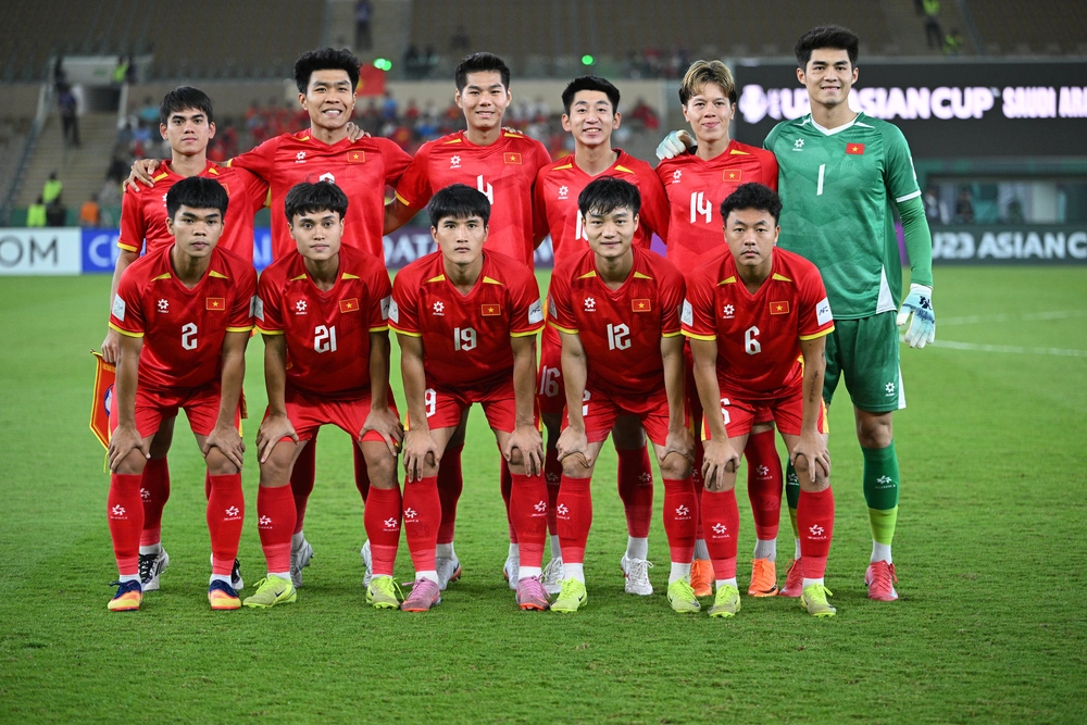 Tin nóng bóng đá Việt hôm nay 18/1: U23 Việt Nam quyết thắng U23 Trung Quốc; HLV Kim Sang Sik nhớ Việt Nam - Ảnh 1.