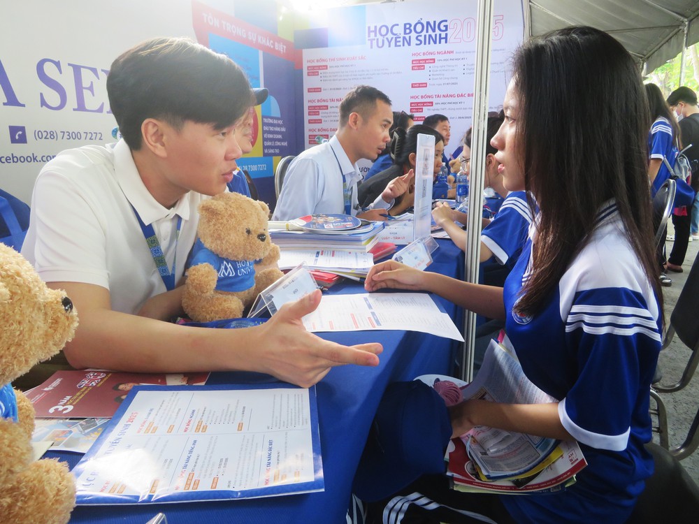 Tuyển sinh đại học 2026: Điều chỉnh tổ hợp xét tuyển nhưng quyền lợi thí sinh vẫn được đảm bảo - Ảnh 2.