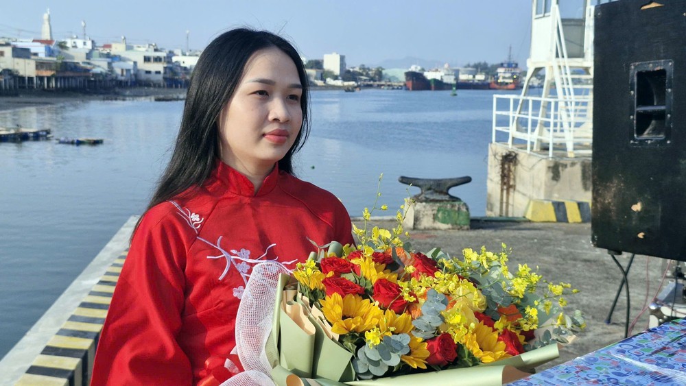 Hai tàu Hải quân khởi hành mang quà Tết đến Nhà giàn DK1 và các tàu trực trên biển - Ảnh 5.