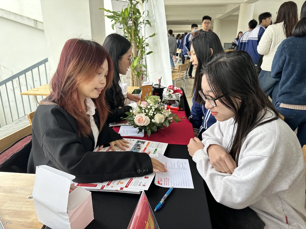 Tuyển sinh đại học 2026: Điều chỉnh tổ hợp xét tuyển nhưng quyền lợi thí sinh vẫn được đảm bảo - Ảnh 1.