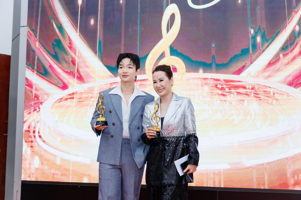 NSND Thanh Lam, ca sĩ Hồng Nhung, nhạc sĩ Giáng Son được trao giải Sol Vàng - Ảnh 8.