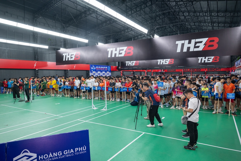 Hơn 800 vận động viên tranh tài ở giải cầu lông có tiền thưởng hơn 400 triệu đồng - Ảnh 1.