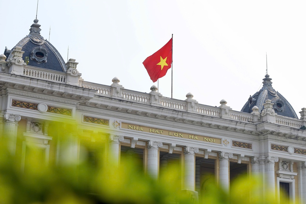 Hà Nội trang trí pa nô, áp phích, cờ hoa… chào mừng Đại hội XIV của Đảng - Ảnh 4.