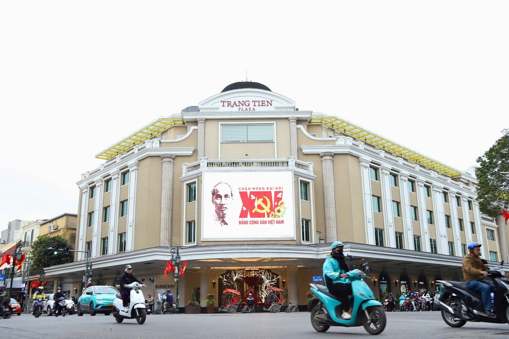 Hà Nội trang trí pa nô, áp phích, cờ hoa… chào mừng Đại hội XIV của Đảng - Ảnh 6.