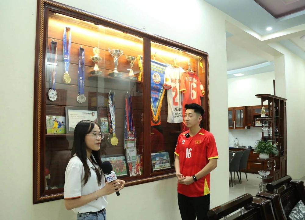 Nhật Minh: Trung vệ lệch trái 'hàng hiếm' của bóng đá Việt Nam - Ảnh 3.