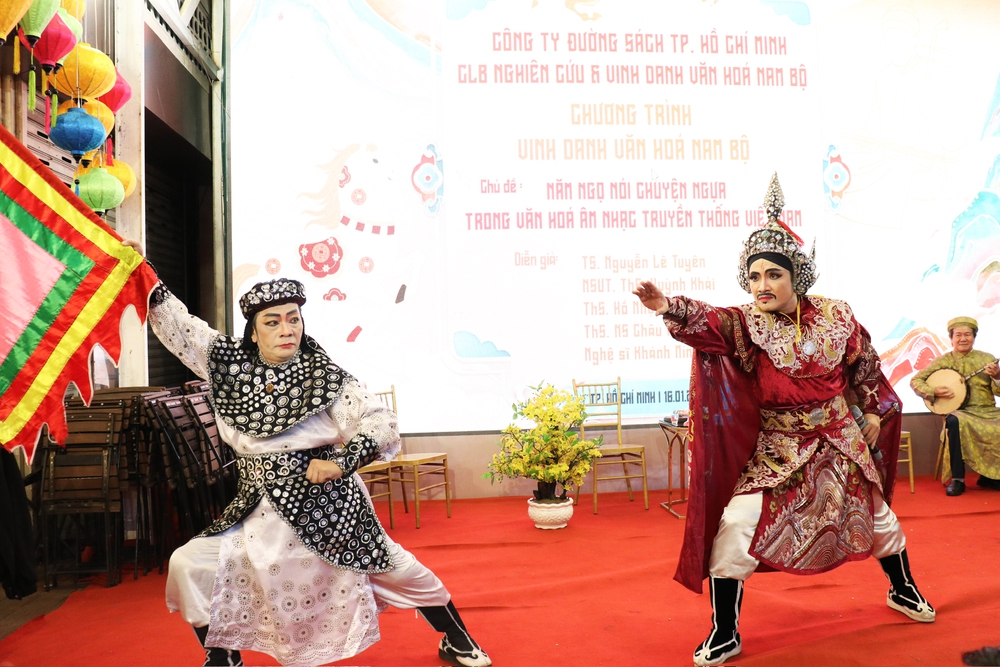 Hình tượng ngựa trong nghệ thuật sân khấu truyền thống Việt Nam  - Ảnh 2.