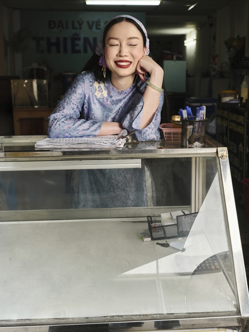 Áo dài, lụa tơ tằm và nhịp sống hiện đại Tết 2026 với thiết kế của TheBlueTshirt - Ảnh 3.