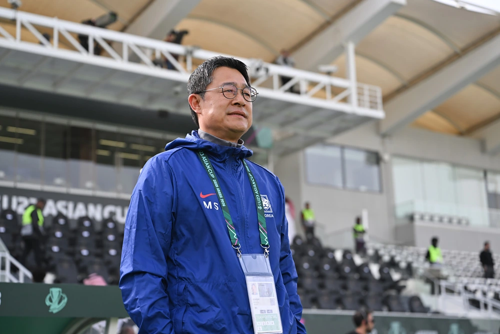 VCK U23 châu Á 2026: HLV U23 Hàn Quốc và cuộc hẹn với HLV Kim Sang Sik - Ảnh 1.